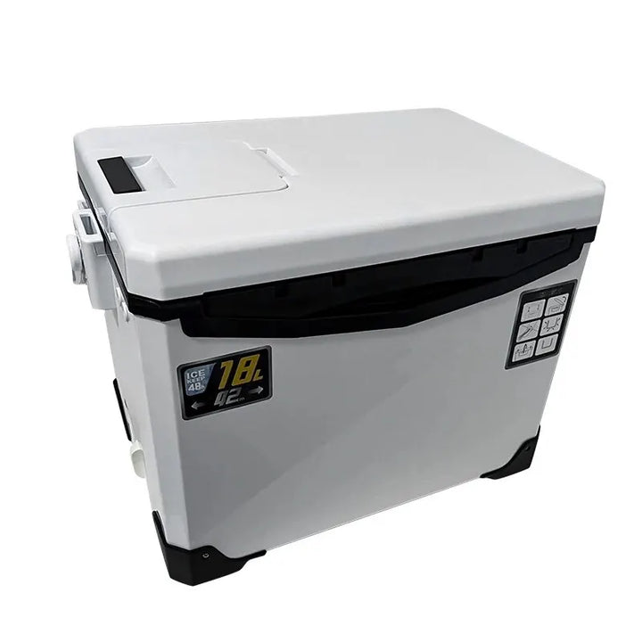 Close-up of the robust latches on the Auren ice box, ensuring secure closure and cold retention.