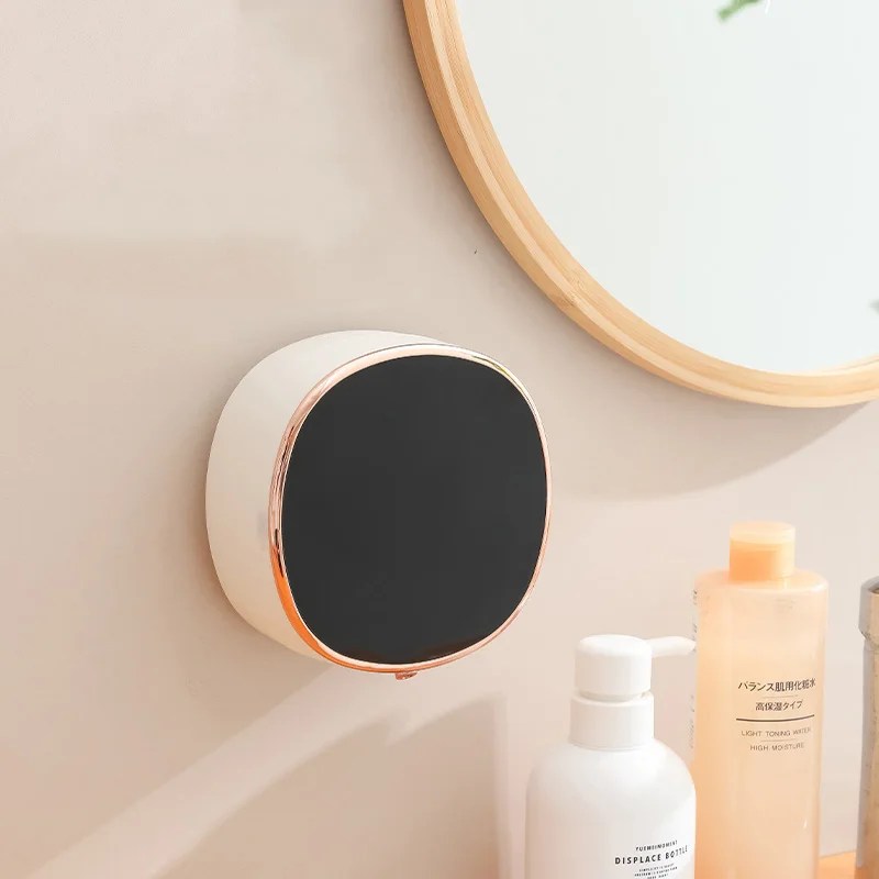 Dispensing rich foam, this smart touchless automatic soap dispenser is ideal for daily use.