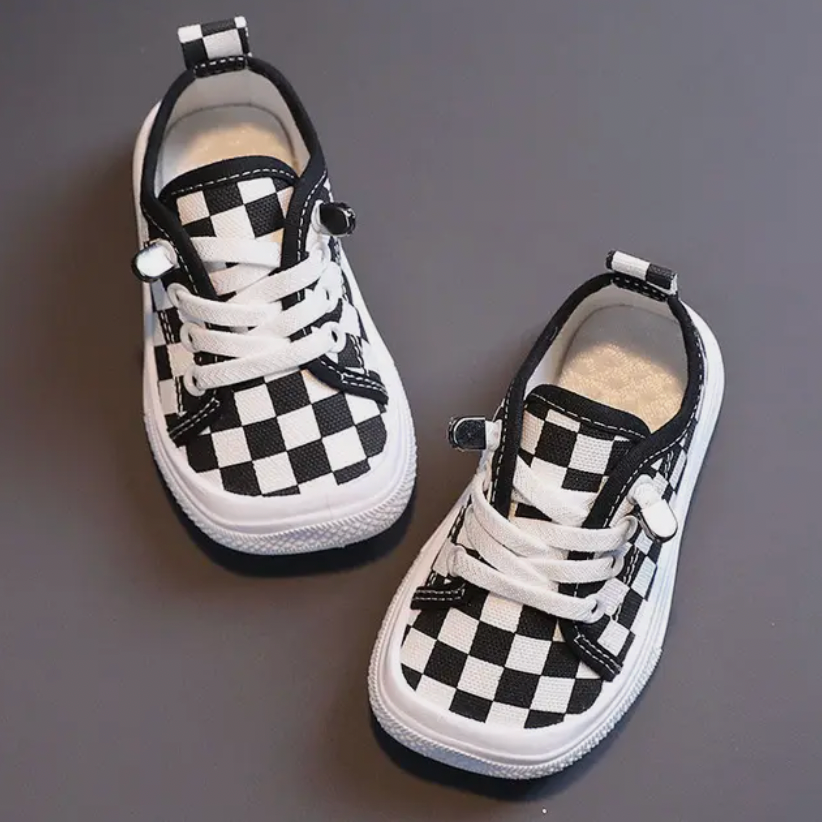 Comfortable boys' & girls' barefoot sneakers, supporting healthy natural foot growth & flexibility.