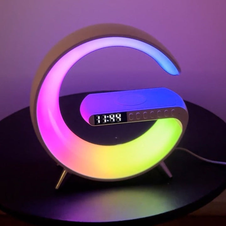 Stylish Lightning Draadloze Oplaadstation with speaker, LED lamp, and phone charger for modern living