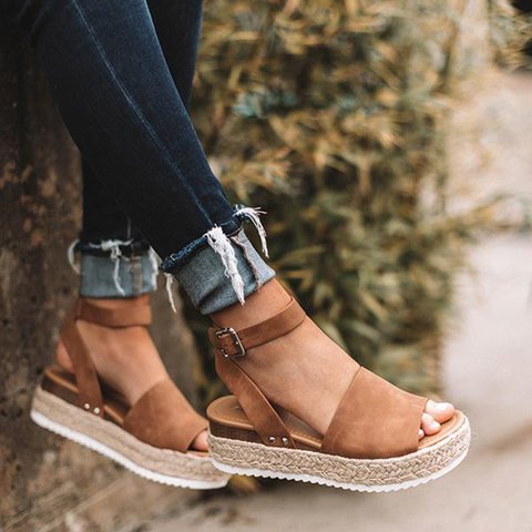 Chic open-toe women's espadrille sandals, wedge heel and secure ankle strap.