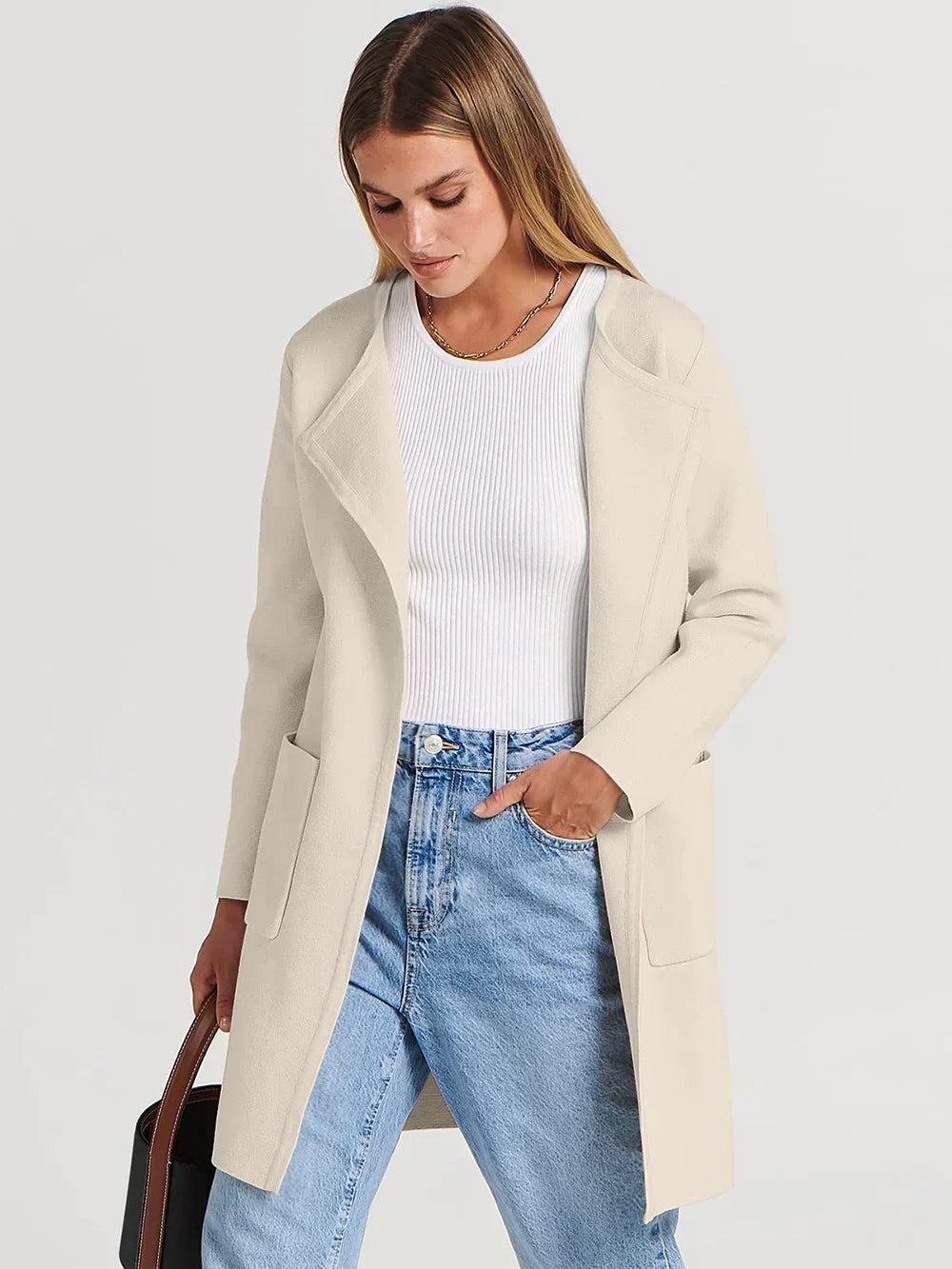 Elegant women's comfy cardigan with pockets, great for a sophisticated casual style.