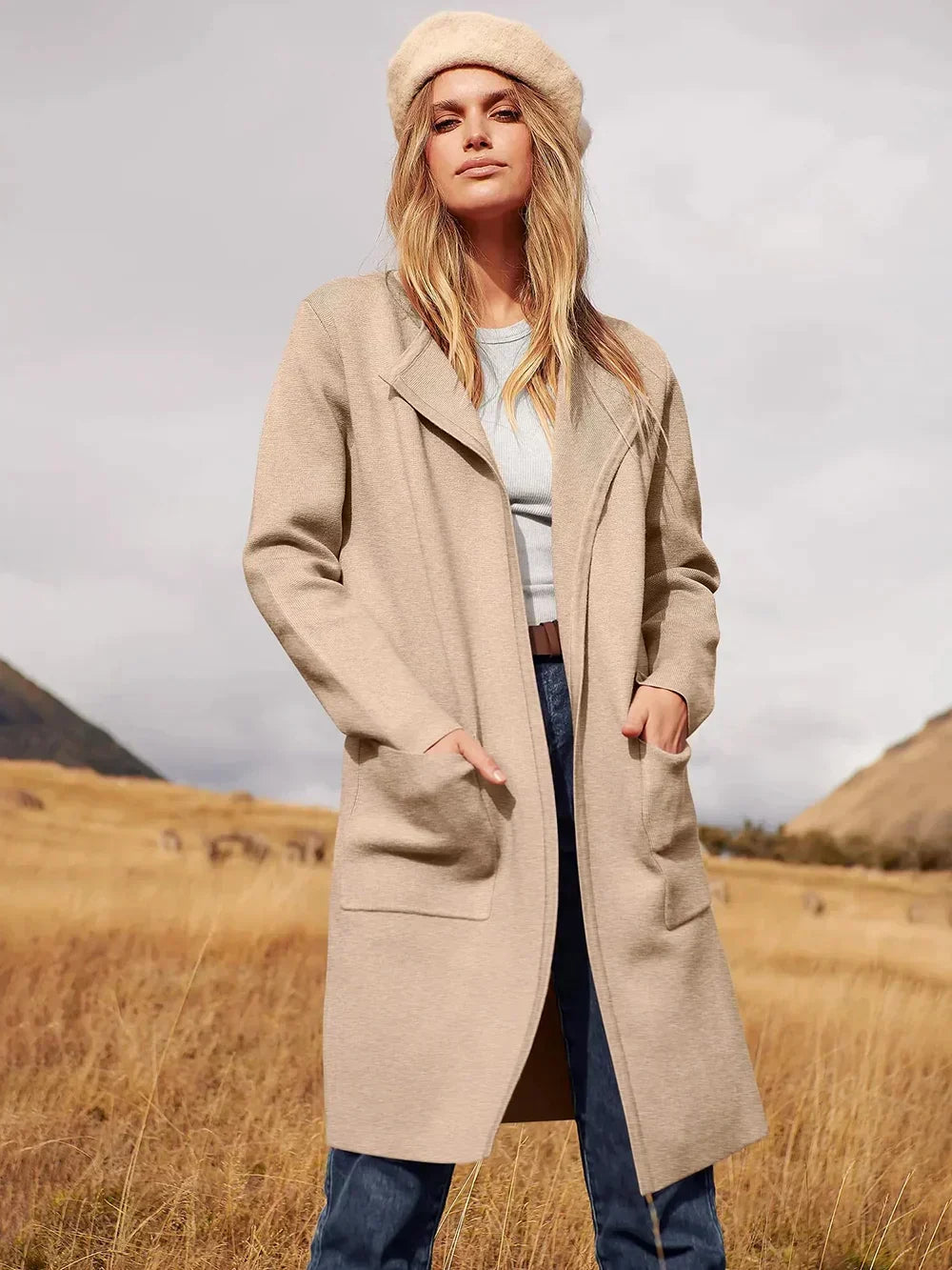 Cozy women's cardigan with lapel, adding warmth & style to any outfit.
