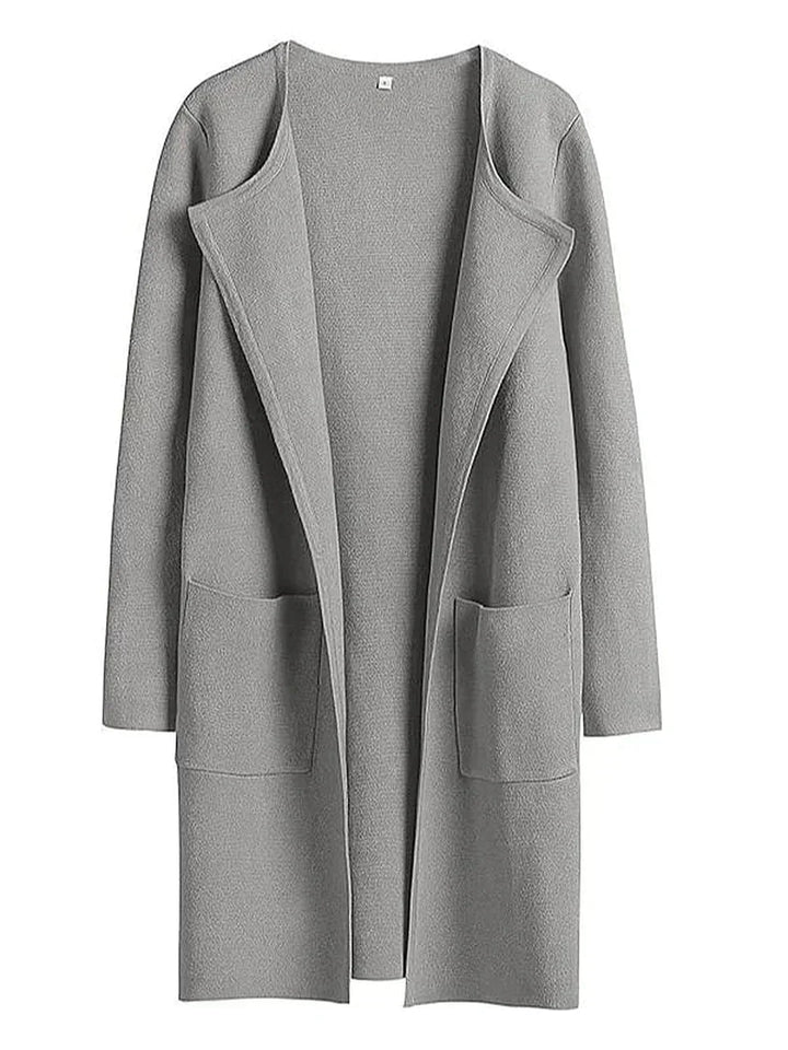 Versatile women's elegant knitwear cardigan, ideal for chic winter fashion.