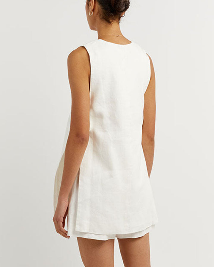 Trendy women's sleeveless gilet. Stylish casual wear top from a high-waisted shorts set, ideal for summer.