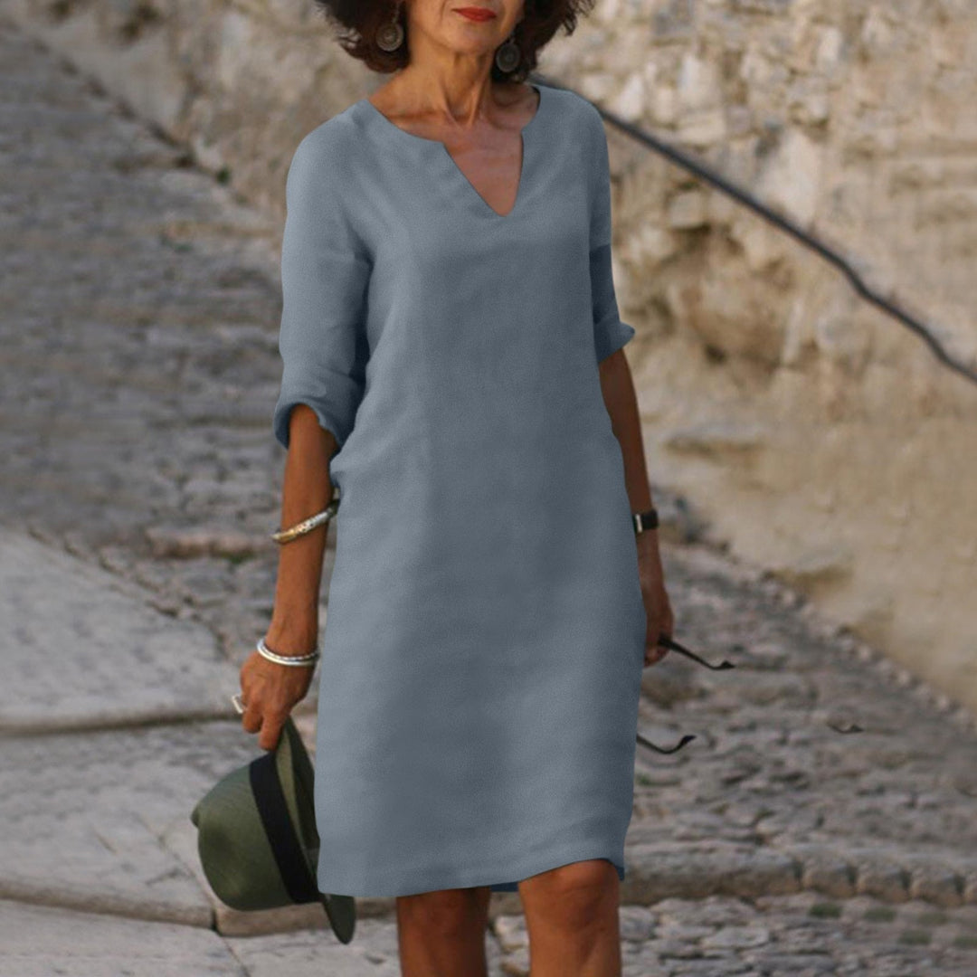 Women's flattering maxi dress, a comfortable and elegant option for summer daily wear.