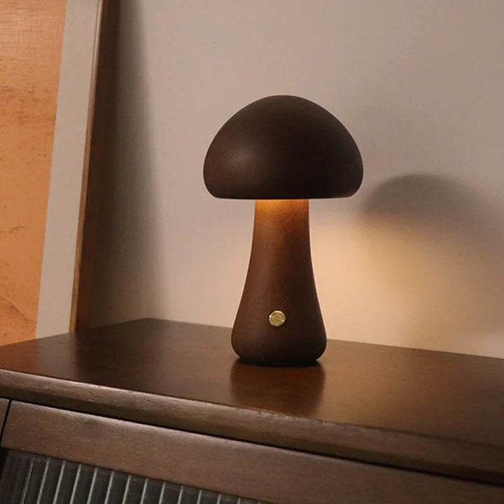 Sleep aid: wooden mushroom LED night light, creating a comforting atmosphere for children.