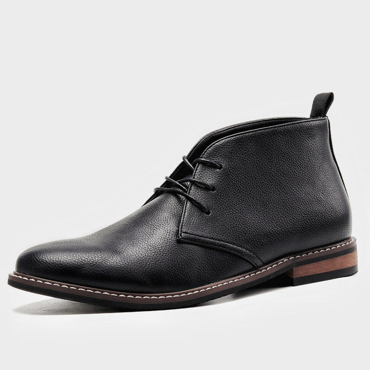 Close-up of men's desert boots: quality stitching & sturdy sole. Classic footwear for versatile daily wear.