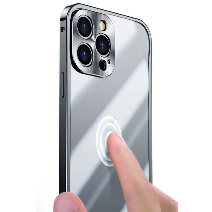 Crystal clear MagSafe iPhone 15 case, highlighting SteelGuard's anti-yellowing properties.