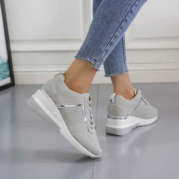 Stylish orthopaedic women's footwear, ideal for walking and all-day comfort with arch support.