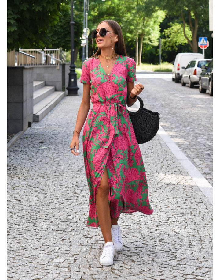 Comfortable Lina women's summer dress, perfect for warm weather & daily wear. Loose fit, flowy design.