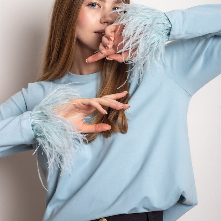 Versatile women's long sleeve t-shirt, slim fit, round neck. Ideal for casual outfits & layering.