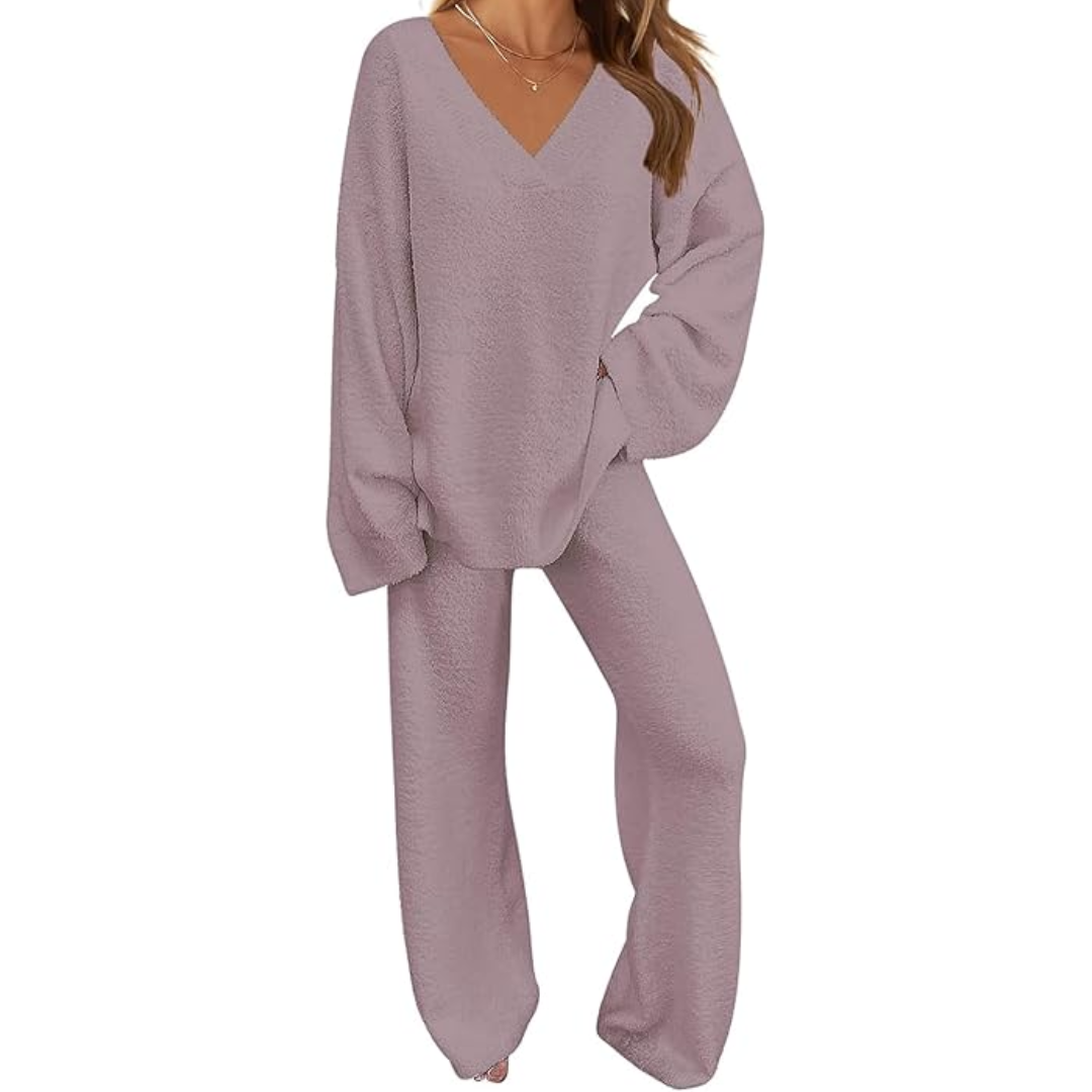 Two-piece women's fleece lounge set featuring a comfortable top and wide-leg pants for cozy relaxation.