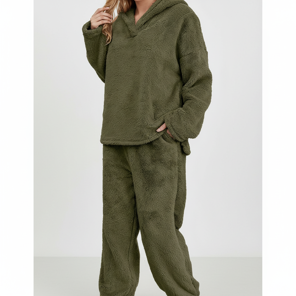 Comfortable women's autumn winter fleece loungewear set with soft texture for relaxation.