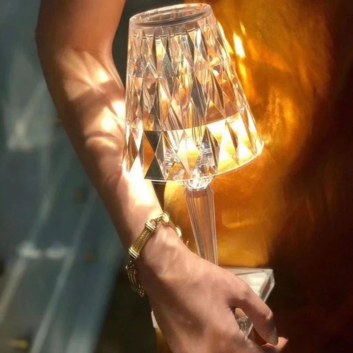 LumeCrystal, crystal LED lamp with touch control, offers brilliant and adjustable lighting