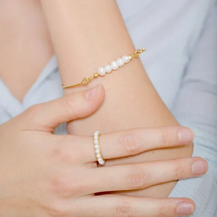 Women's delicate pearl bracelet with small, lustrous pearls on a fine chain. Elegant and sophisticated accessory.