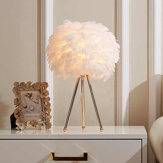 Stylish feather table lamp, dimmable and unique, enhancing home decor with a luxurious, modern feel.
