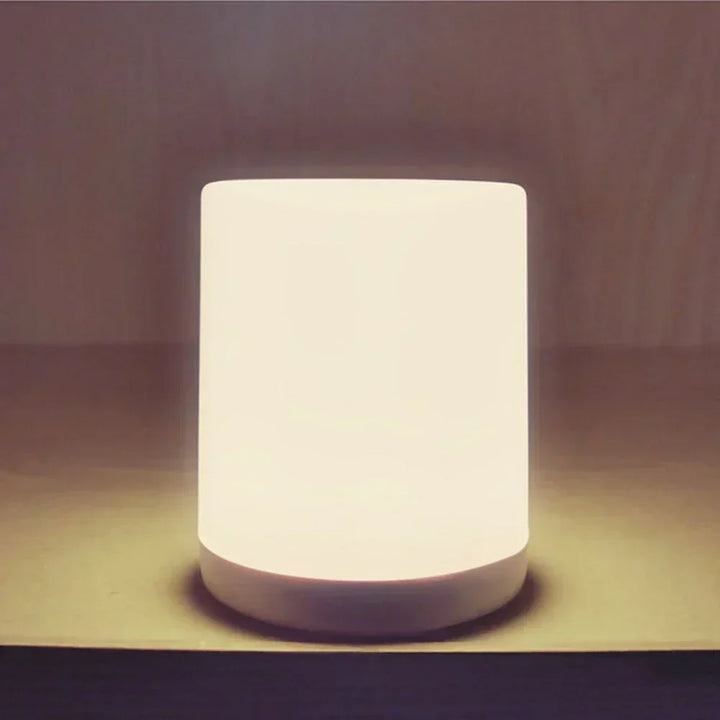 Portable LED table lamp with USB charging. Ideal for flexible use in office, home, camping, or emergencies.