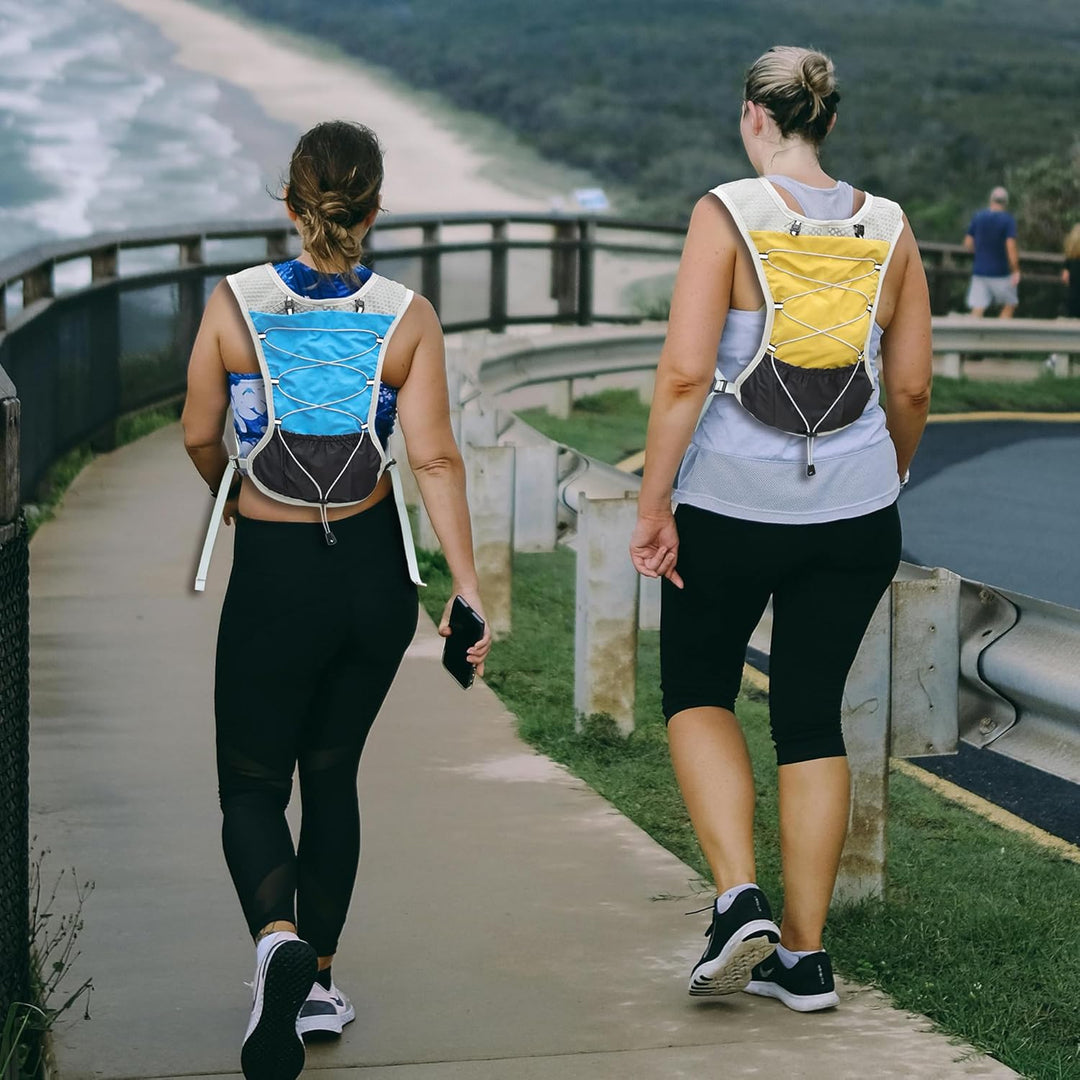 Dravien running vest detail: comfortable shoulder straps and chest adjustment buckles