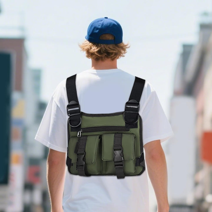 Dravon men's running vest, front and back, highlighting its ergonomic design and storage