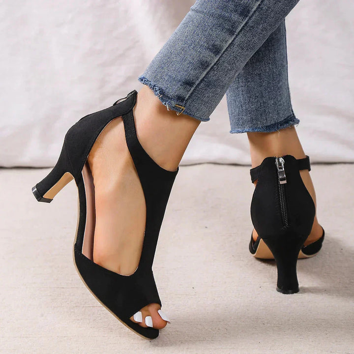 Women's GlamStep heeled sandals in black. Versatile stylish shoes for elegant evenings, summer parties & events.