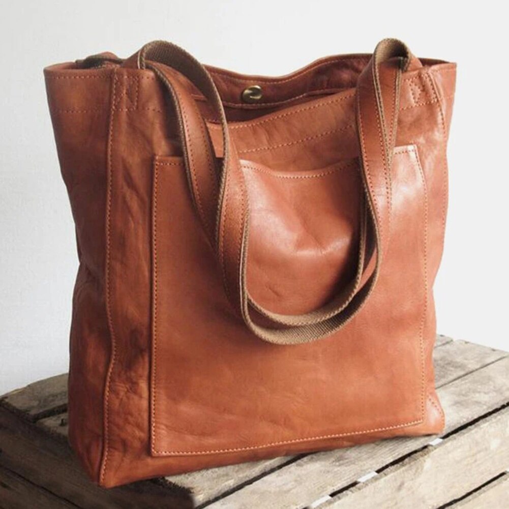 Elegant black leather shoulder bag for women. Stylish & durable everyday handbag, a versatile fashion accessory.