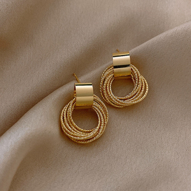 Elegant circle stud earrings for women. Timeless and versatile jewelry, a chic fashion accessory.