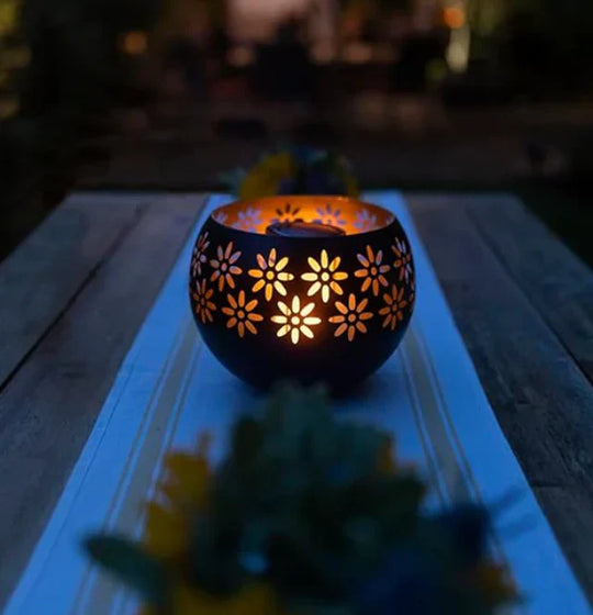 Beautiful floral ceramic lamp, a dimmable candle warmer and aroma diffuser, perfect for elegant home decor.