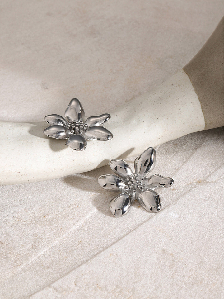 Delicate gold flower drop earrings for women, a chic and elegant jewelry piece.