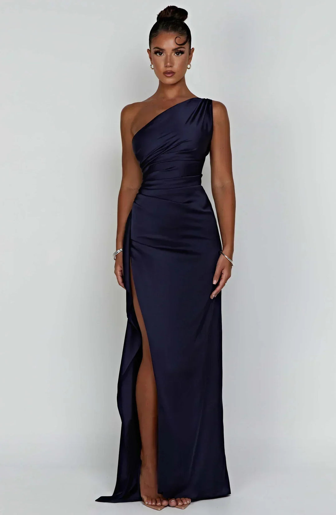 Timeless women's one-shoulder formal gown, a chic split dress for sophisticated style.