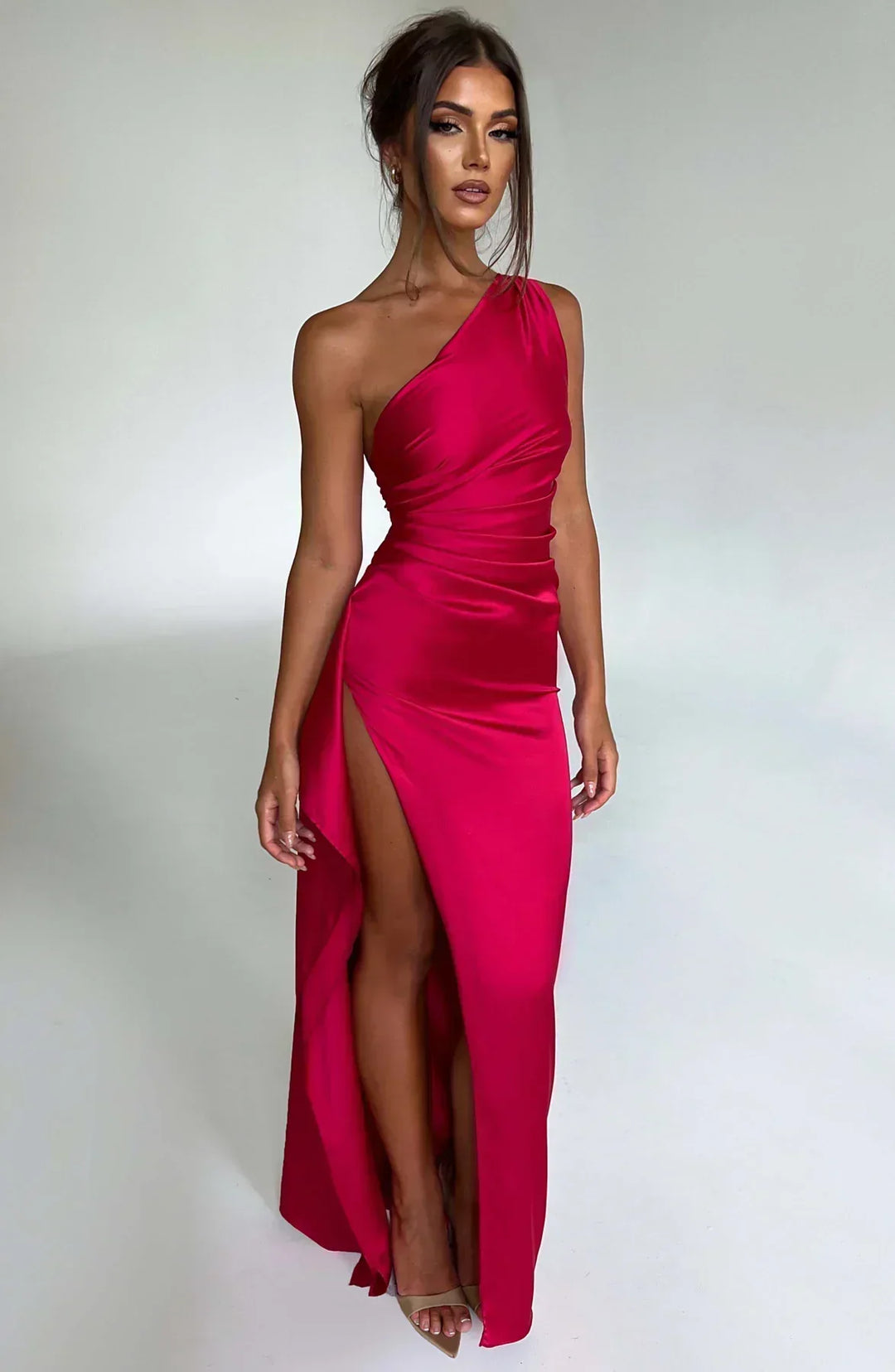 Sophisticated women's one-shoulder split party dress, an elegant Vivienne evening gown.