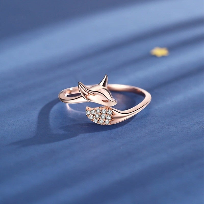 Elegant rose gold & silver fox ring for women. Stylish animal jewelry, perfect statement piece or gift for her.