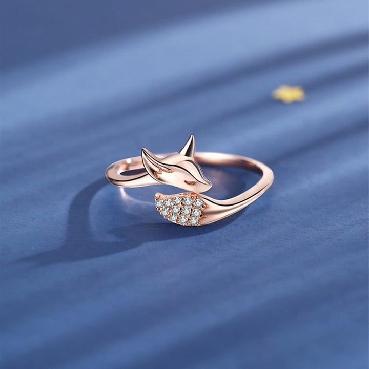 Elegant rose gold & silver fox ring for women. Stylish animal jewelry, perfect statement piece or gift for her.
