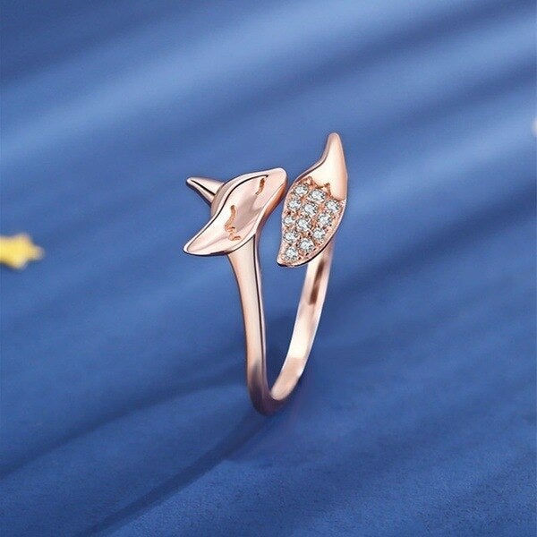 Rose gold and silver fox ring, elegant women's animal jewelry. Stylish two-tone design, a mystic statement for her.