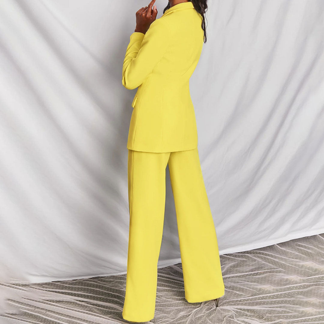 Chic women's formal 2-piece suit, a stylish blazer and trouser set for special occasions.