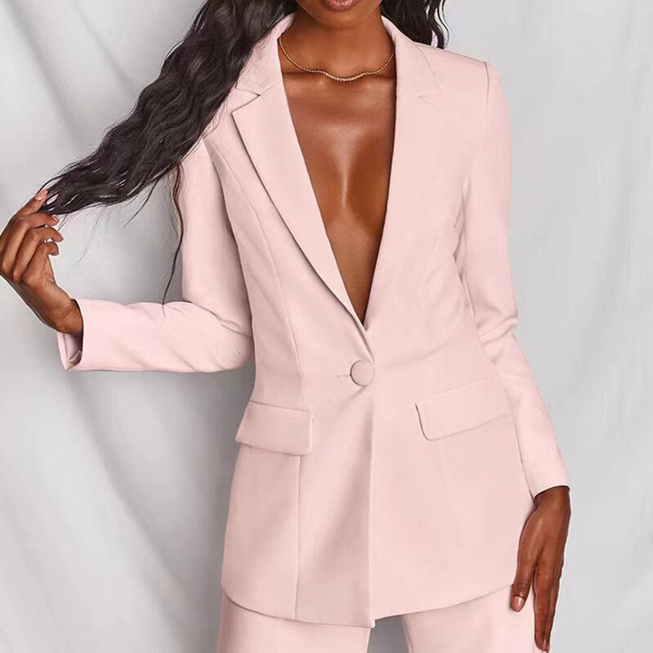 Comfortable elegant women's 2-piece blazer and trouser set, ideal for long wear.