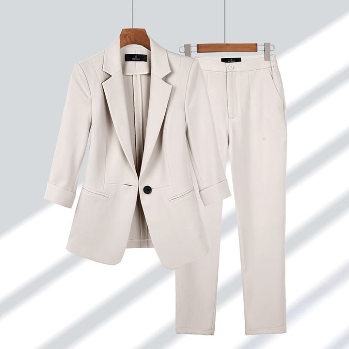 Elegant women's 2-piece blazer and trousers suit set. Perfect for professional business attire & formal workwear.