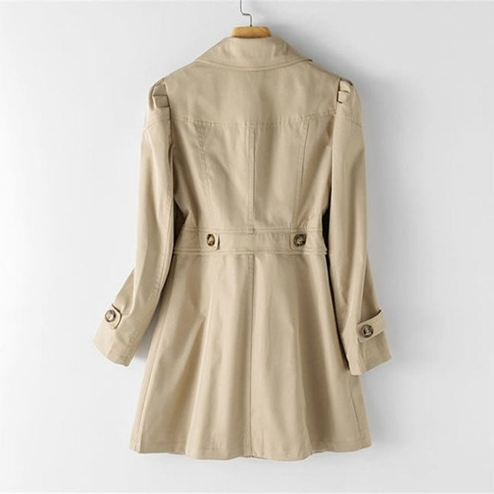 Chic women's outerwear: Annemarie elegant coat. Stylish & versatile, a timeless fall/winter jacket for ladies fashion.