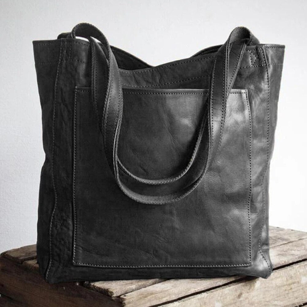 Chic women's shoulder bag, an elegant everyday handbag accessory for versatile fashion and daily use.