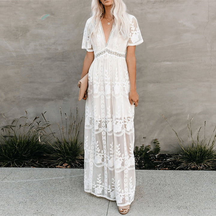 Close-up of the breathable viscose fabric of the women's 'Merly' summer maxi dress.