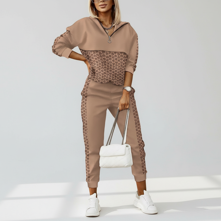 Chic women's loungewear tracksuit, offering a soft and elegant look for everyday comfort.