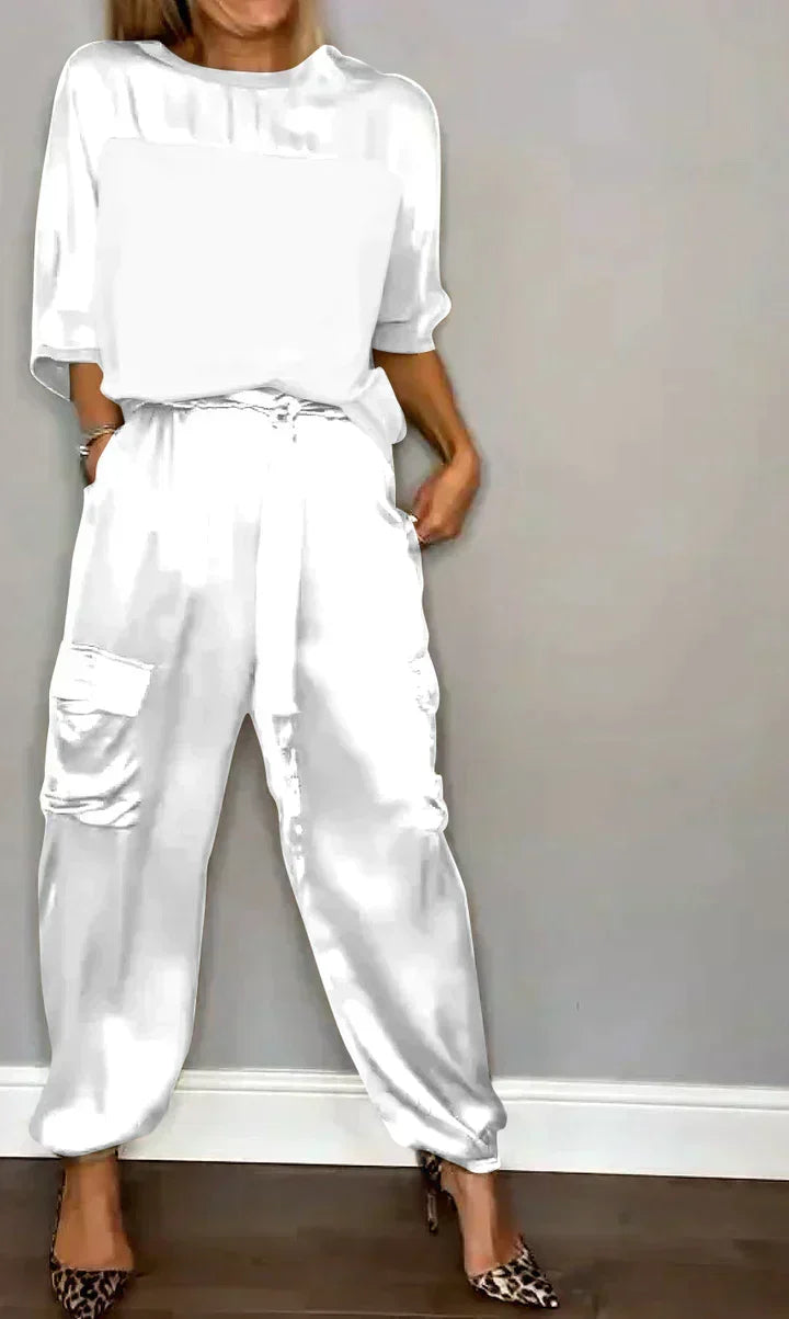 Versatile women's elegant jumpsuit, a chic all-in-one party outfit suitable for formal events.