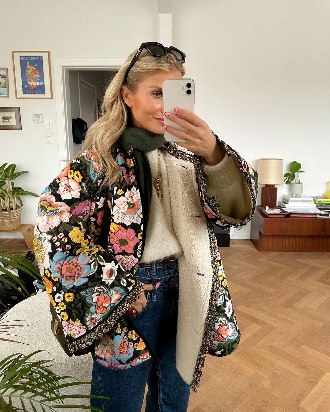 Elegant women's padded coat with vibrant floral print, perfect for stylish autumn and winter fashion.