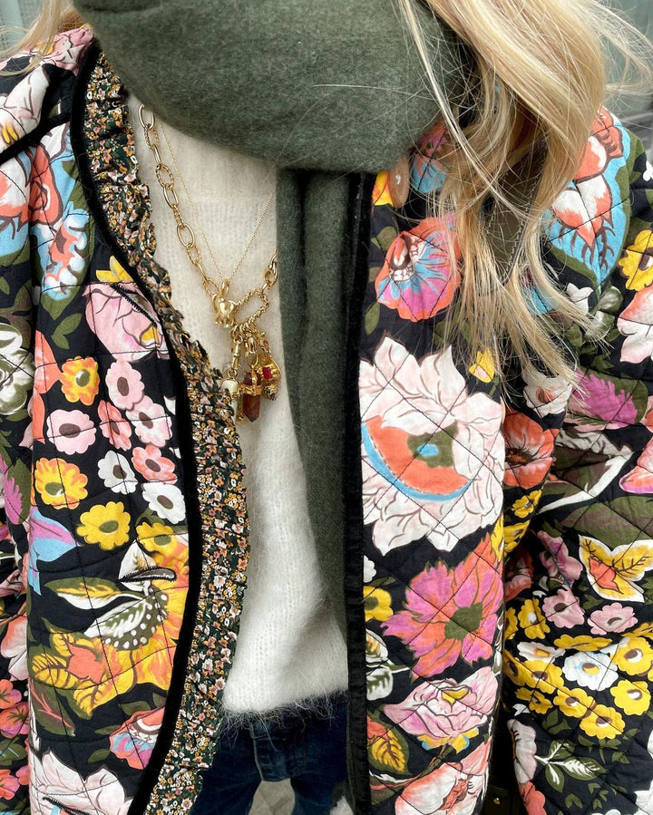 Women's Evelyn padded coat featuring a beautiful floral print, designed to keep you warm and stylish in autumn.