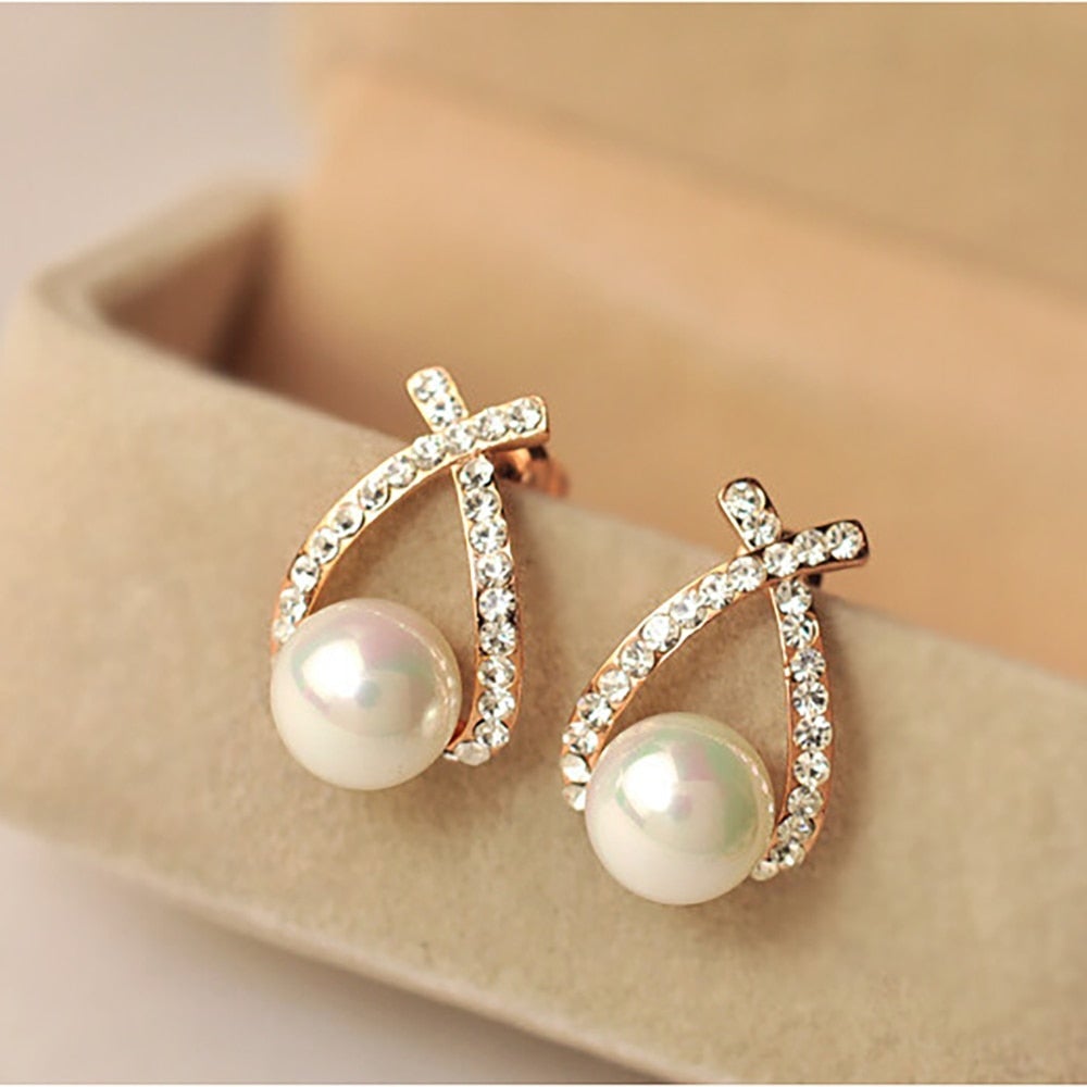 Elegant women's pearl glitter stud earrings. Classic sparkling jewelry for special occasions.