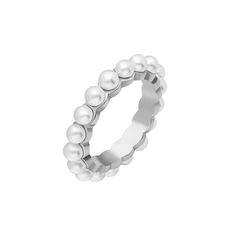 Timeless gold pearl ring, an elegant and versatile women's jewelry piece, perfect for any occasion.