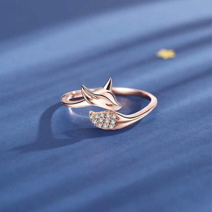 Stylish adjustable women's fox ring in rose silver. A unique and elegant animal jewelry statement.