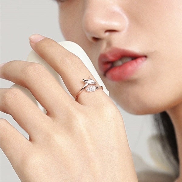 Finn rose silver fox ring for women, adjustable & elegant. Unique animal jewelry, a perfect gift.