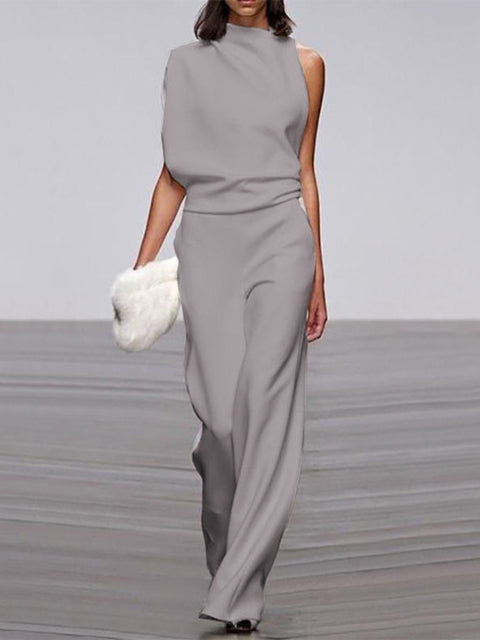 Comfortable one-piece women's jumpsuit, perfect for a chic spring outfit.