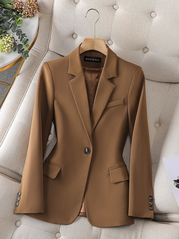 Stylish Carmen women's blazer. Versatile for spring fashion or autumn outfits. Elegant & professional.